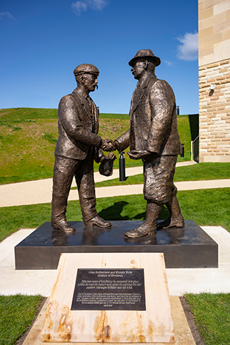 Donald Ross John Sutherland statue